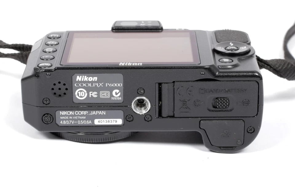 Nikon COOLPIX P6000 advanced digital camera + battery + Nikon COOLPIX P6000 advanced digital camera + battery +